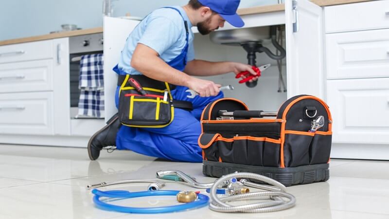 Know How to Choose the Right Plumber for Home or Business