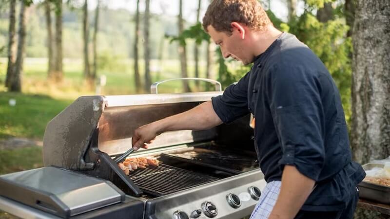 Gas Grills That Make Backyard Barbecues Easier and Faster