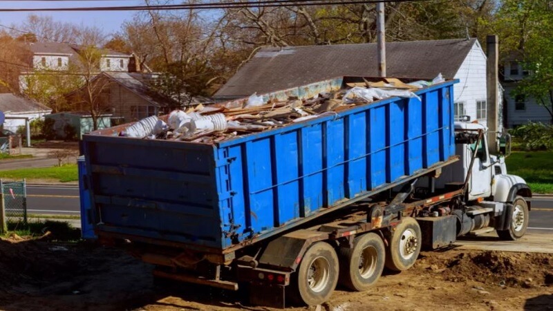 How Do Seasonal Waste Volumes Affect Waste Management Costs in Edmonton: Key Factors and Insights