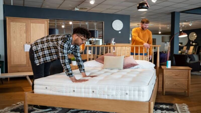 Do Online Mattress Companies Offer Better Deals Than Local Mattress Stores?