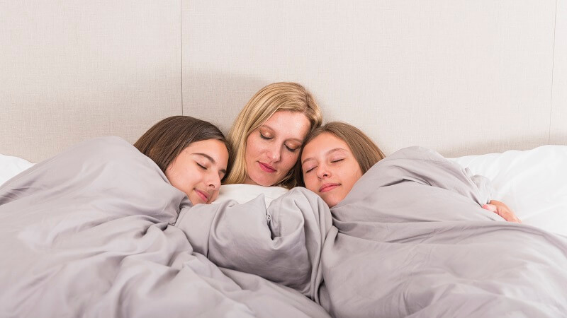 Better Sleep for Busy Moms: Why I Switched to a Weighted Blanket