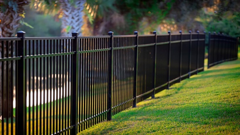 Wise Fencing Choices: Balancing Privacy, Style, and Sustainability