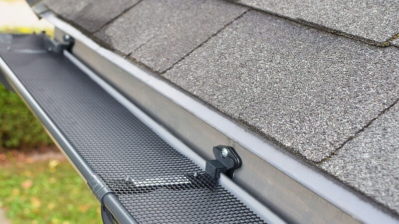 What to Look for When Hiring Gutter Guard Installers: A Homeowner’s Checklist