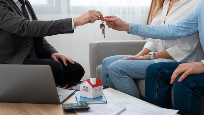 How Selling a House for Cash Helps Families in Crisis