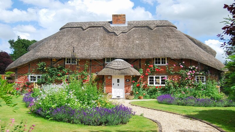 Country house: Pros, Cons, and Main Pitfalls