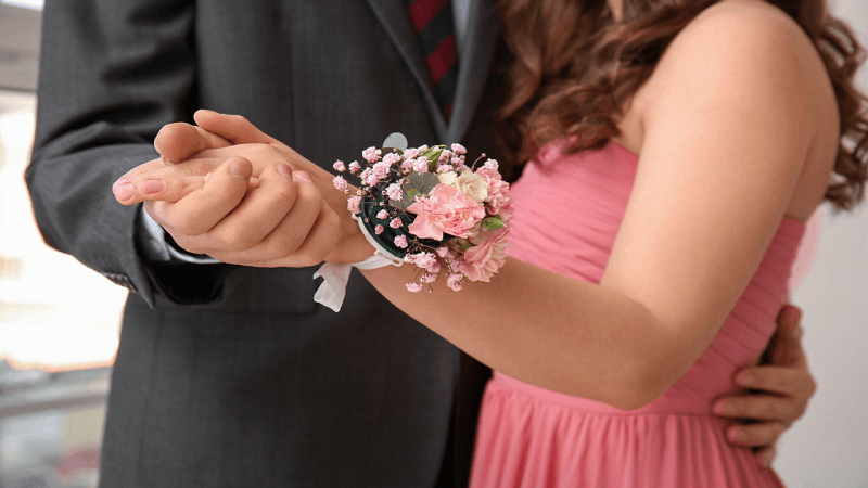 8 Prom Etiquette Tips for Students