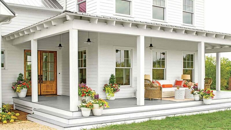 Simple Porch Makeovers That Transform Your Home for the Holiday Season