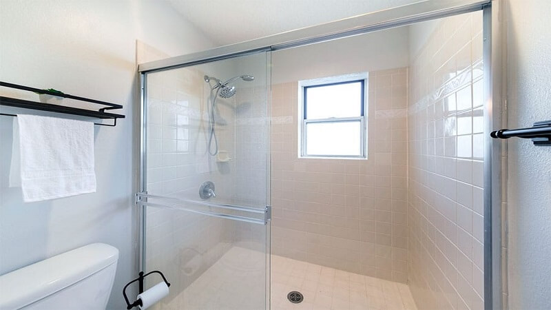 Glass Shower Doors: How to Choose the Perfect Solution for Your Bathroom