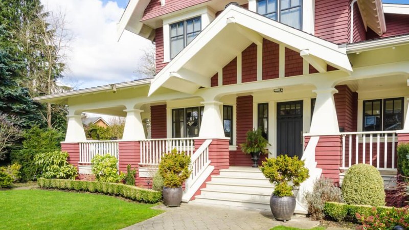Why Some Front Entrances Feel More Welcoming During the Summer Months