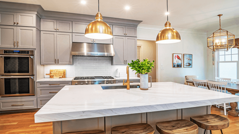 Creating an Entertainer's Kitchen Without Sacrificing Everyday Function
